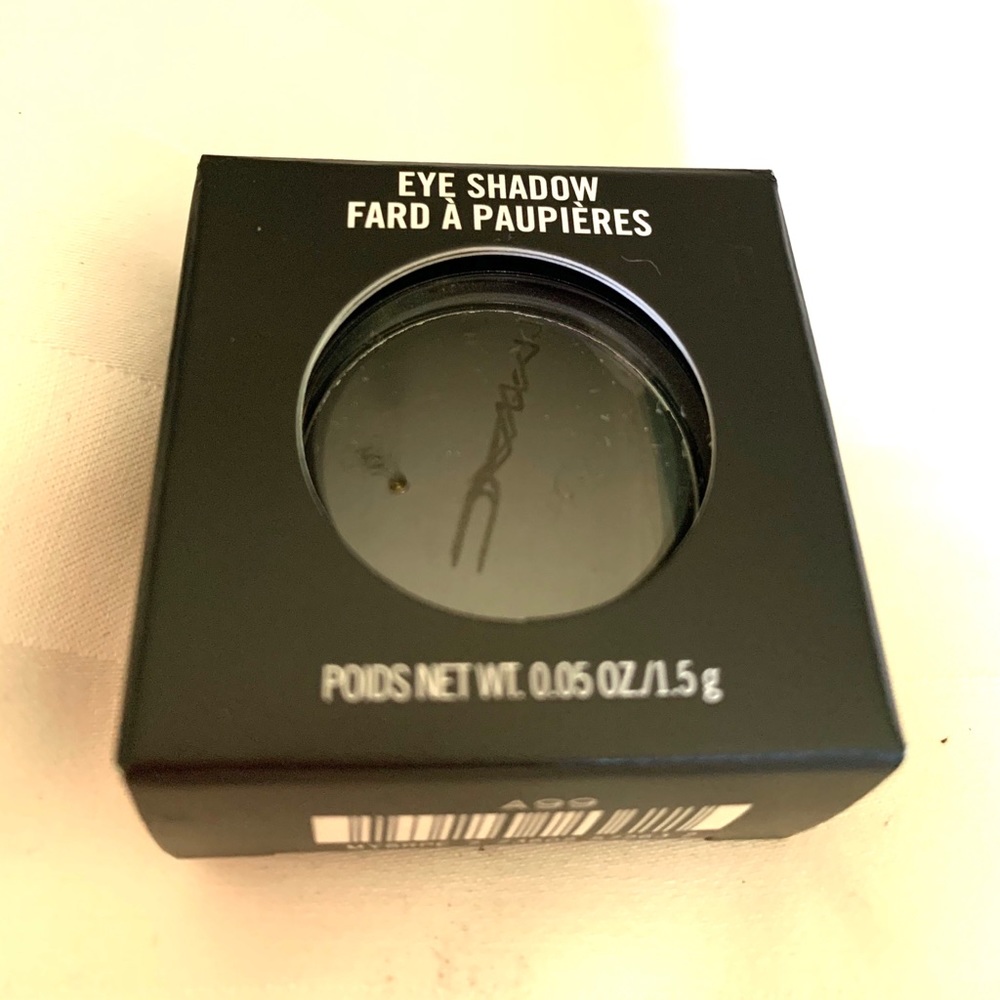 NIB - MAC eye shadow - Carbon Matte